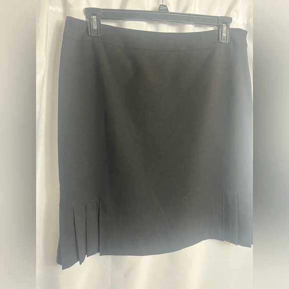 Tahari Arthur S. Levine Flared, Pleated Bi-Stretch Skirt Size 14 - Picture 2 of 8